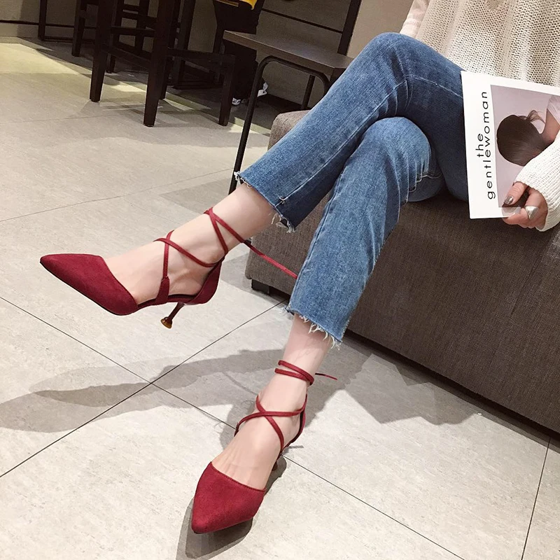 Элегантные женские туфли с острым носком; zapatos tacon mujer; туфли-лодочки с ремешками; пикантные туфли на шпильке в стиле ретро; женские элегантные U18-76 на шнуровке в сдержанном стиле