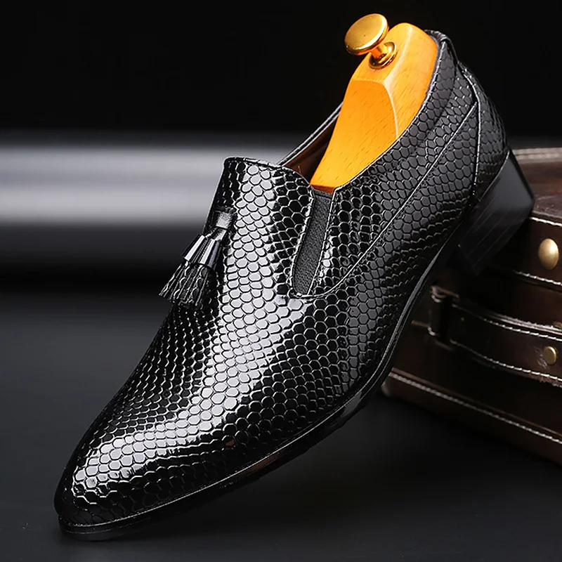 Men's shoes Casual shoes men leather Snake print Tassels Loafers Social shoes Luxury brand Sturdy sole Comfortable Men's shoes Casual shoes men leather Snake print Tassels Loafers Social shoes Luxury brand Sturdy sole Comfortable