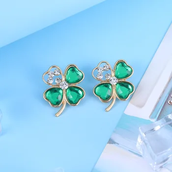 

2pcs Gold Plated Four Leaf Brooch Clover Hollow Out Rhinestone St. Patricks Day Accessory Lapel Pin Jewellery