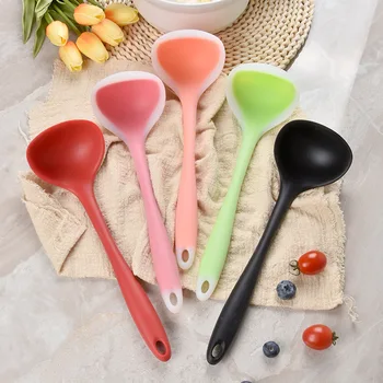 Cucchiai da zuppa in silicone traslucido Cucchiai flessibili Mestolo da zuppa resistente al calore Cucchiai rotondi con manico lungo antiaderente Utensile da cucina 1