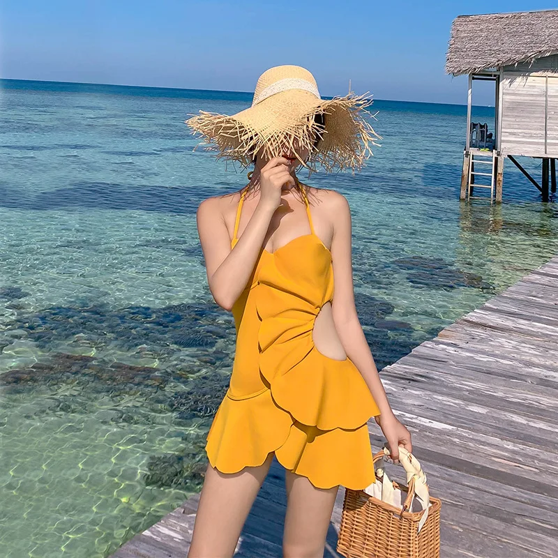 

2019 new Korean version of small fresh and fashionable ruffled conjoined conservative slim slim holiday bikini