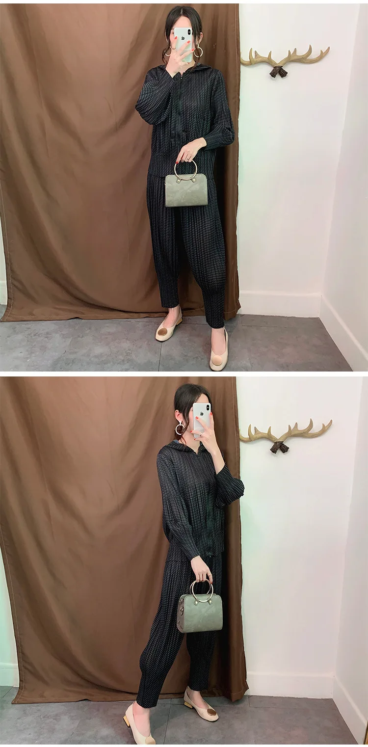 Лидер продаж, костюм Miyake fold, пальто с капюшоном и длинными рукавами на молнии+ штаны в полоску