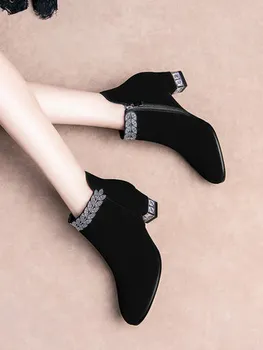 

2019 new autumn and winter leather round head with ankle boots female thickening plus velvet leather large size women's boots