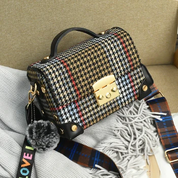 

New Canvas Striped Fashion Flap Plush Pendant 2020 Women Handbags Pu Leather Ladies Shoulder Bags High Quality Cross Body Bags