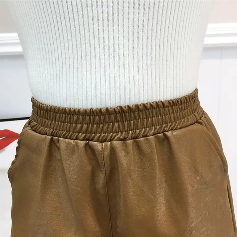 Новые модные кожаные шорты; Женские однотонные повседневные свободные ботинки из искусственной кожи с высокой талией; сезон осень-зима; новые шорты