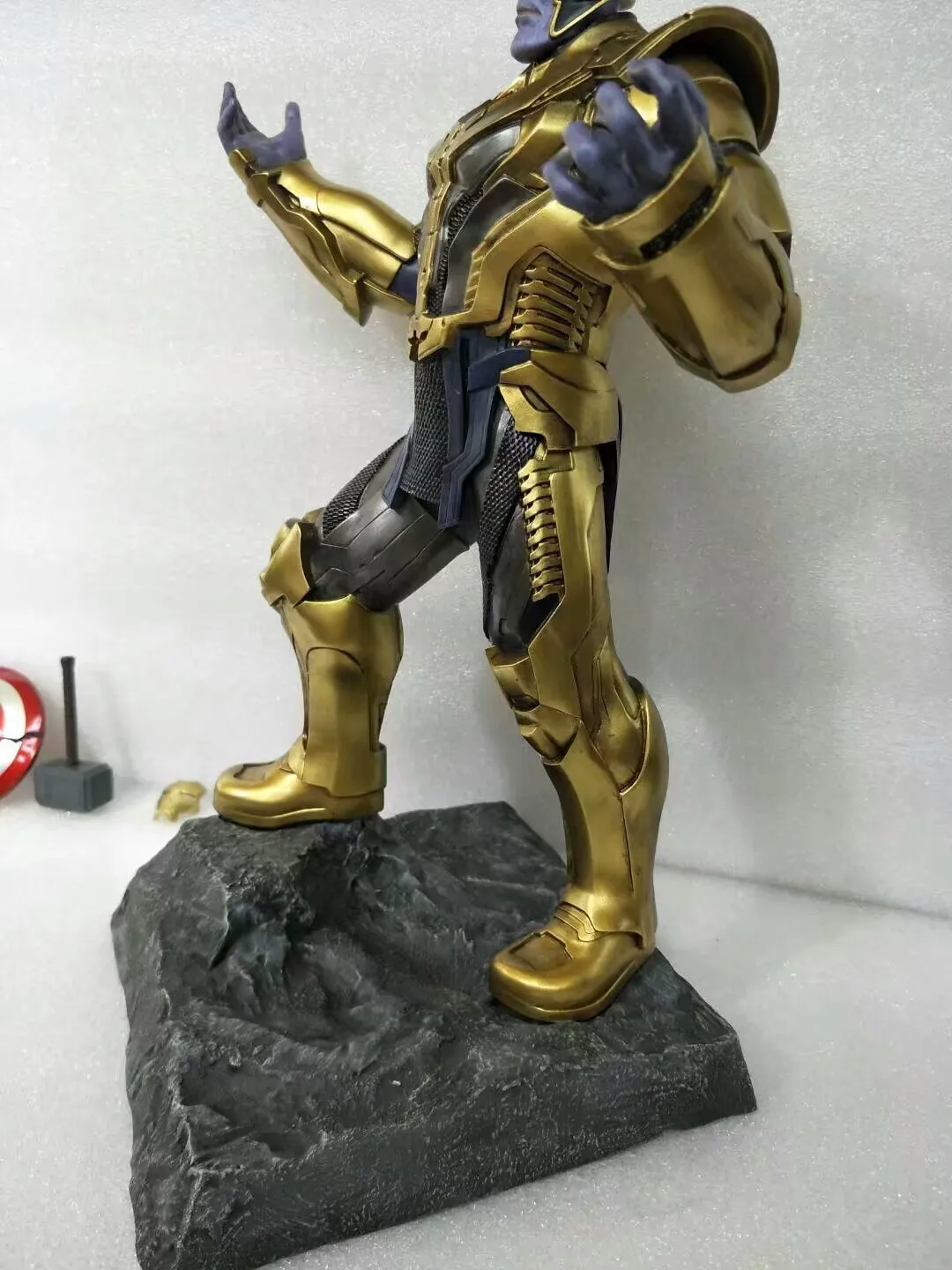 Marvel Decoration Avengers Infinite War Thanos 1: 1 Gloves-Wearing Cosplay Props Gloves