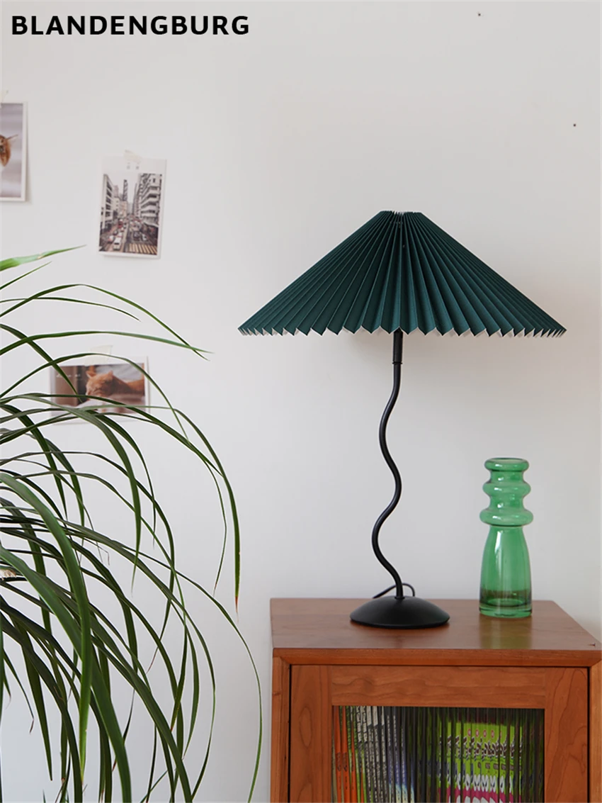

Nordic Retro Pleated Umbrella Table Lamp Modern Minimalist Art Decor Bedroom Bedside Living Room Lighting Study Cafe Desk Lamp