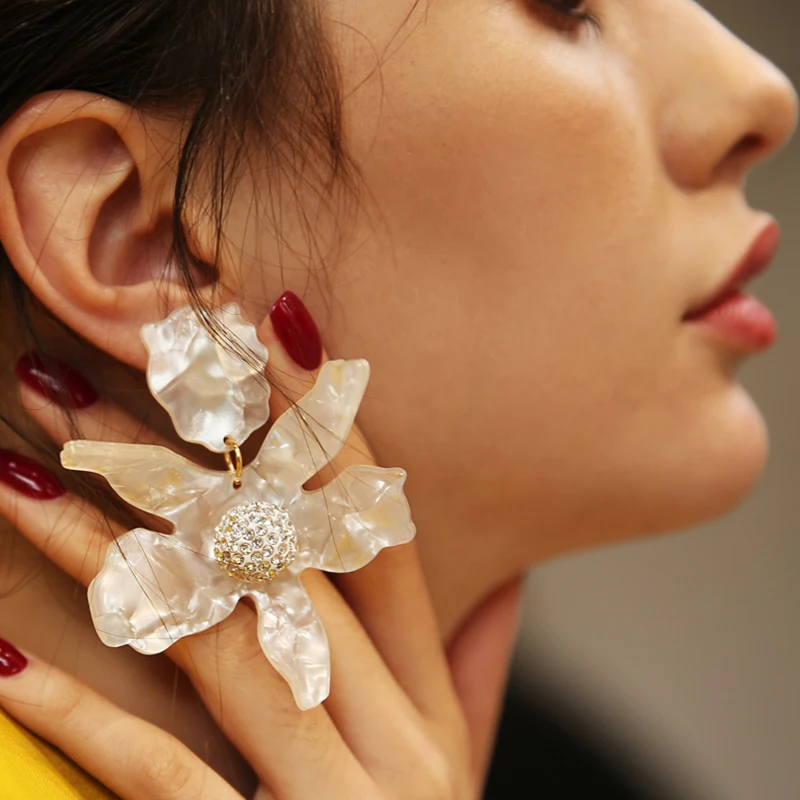 

2019 Acrylic Big Flower Ear Clip on Earrings for Women Rhinestone Resin Large Earrings Over size Non Pierced Earrings KE2338