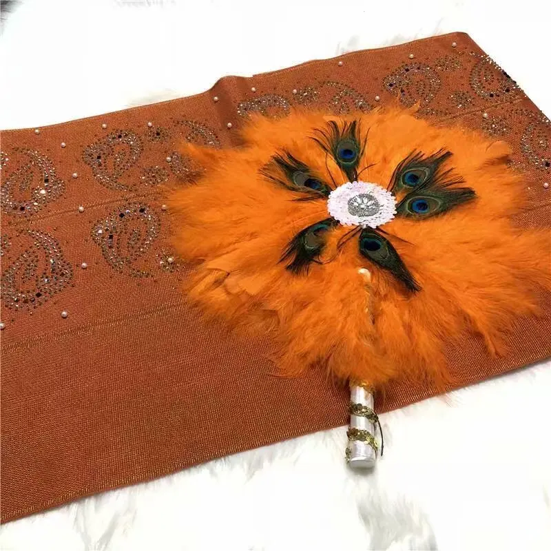 Африканский 1 упаковку под традиционное платье aso oke headtie с 1 шт./пакет в африканском стиле мягкое перо поддержки широкого сбыта липких обувей подошв и золотая ручка танец вентиляторы для вечерние дня рождения или свадьбы