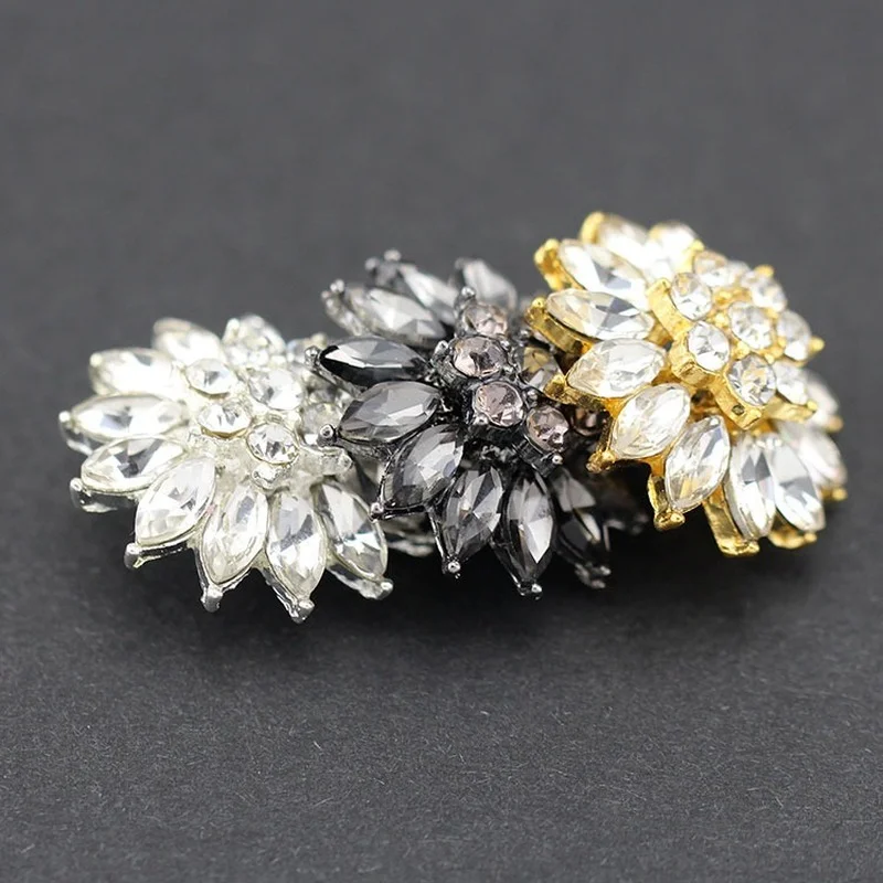 

Высококачественные хрустальные пуговицы, белые и черные стеклянные пуговицы в форме цветка, модные декоративные пуговицы «сделай сам» для женского пальто из норки