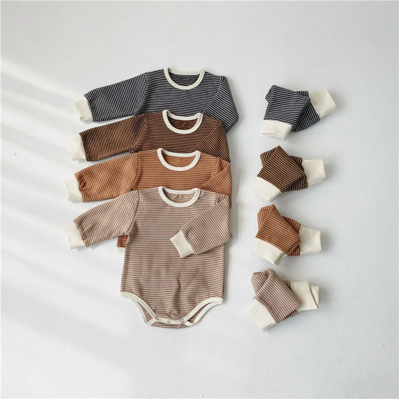 Зимний хлопковый утепленный комбинезон в полоску+ штаны+ шапочка для новорожденных детей; Комплект из трех предметов; комбинезоны с круглым вырезом для маленьких детей