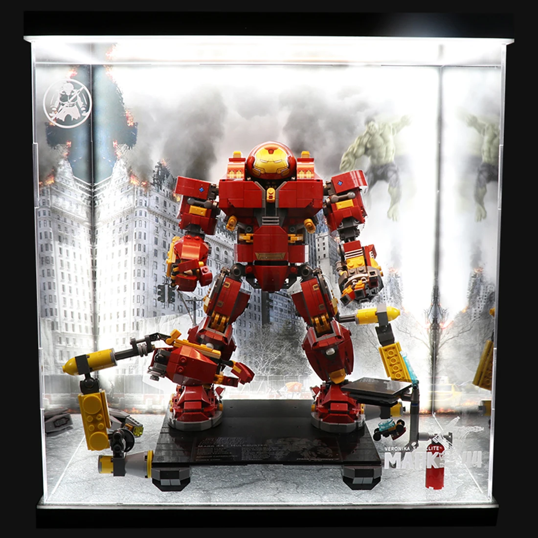 

Building Block Acrylic Display Box Dustproof Show Box for Hulkbuster Armor 76105 - Three Lights C Type(Display Box Included)
