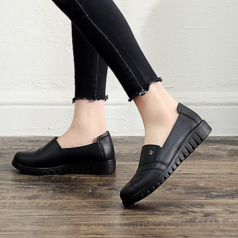 Women Shoes Spring Autumn Female Loafers Black Soft Genuine Leather Woman's Flats Lightweight Slip-on Old Ladies Footwear New