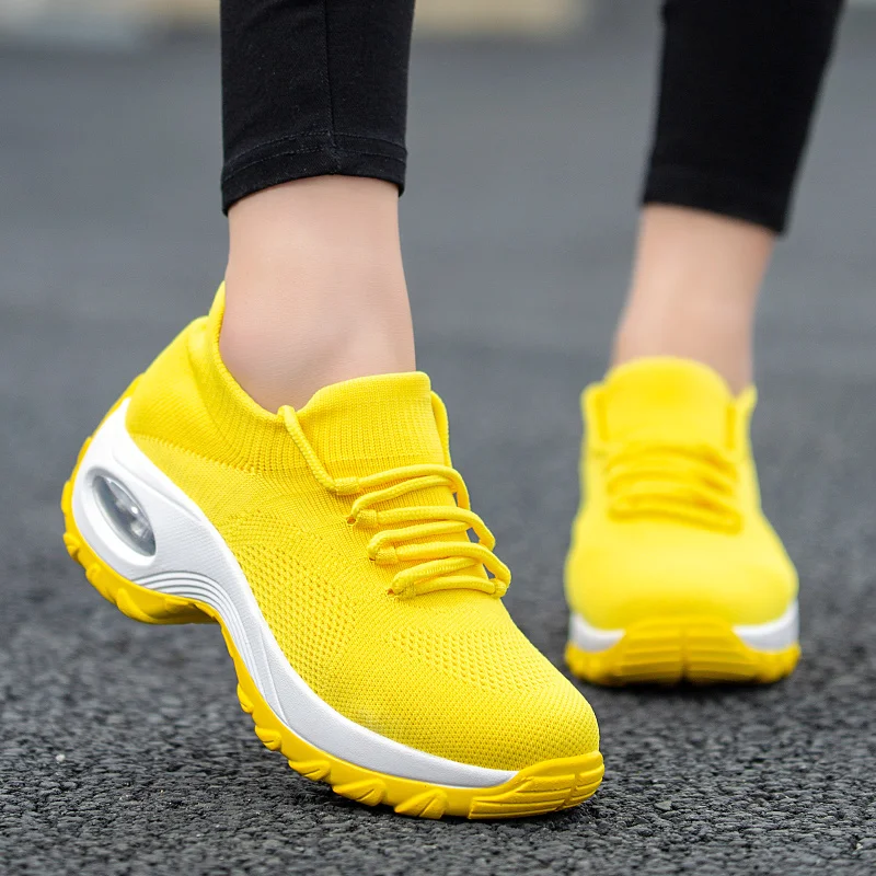 Zapatillas de deporte para mujer, de malla transpirable, calzado amarillo para correr, con cuña que aumenta la altura, suela gruesa,