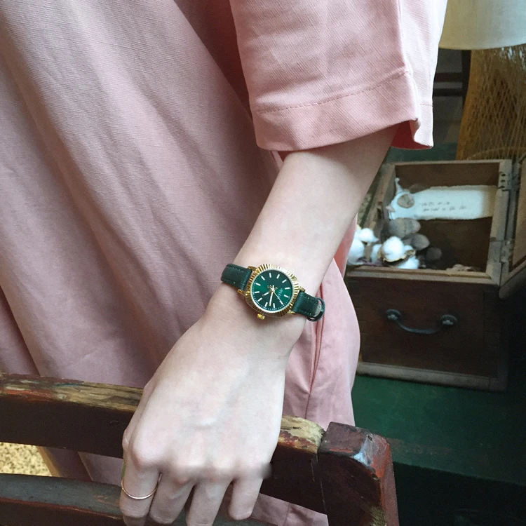 Couro com Quadrado Senhora Relógio Limitado Nobre Retro Verde Fino Temperamento Artístico Quartzo Chique Coreano
