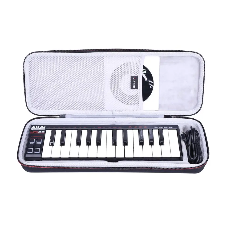 AKAI MPC LIVE MIDIコントローラーLPK25とケース付き 中古品 AKAI MPC LIVE MIDIコントローラーLPK25とケース付き 中古品