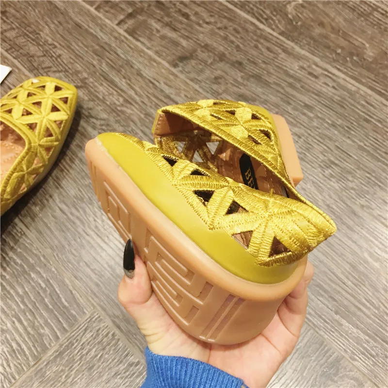 Женские Дышащие туфли на плоской подошве с перфорацией мягкой без застежки