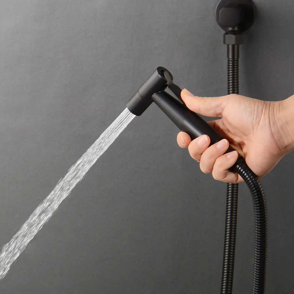 de banheiro ouro escovado montado na parede 02