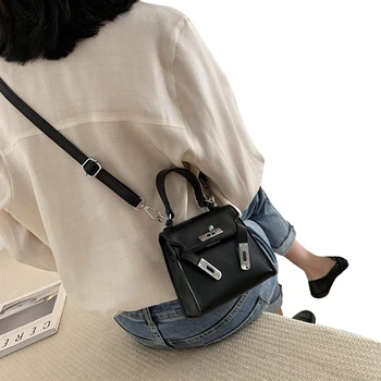 

Retro Crossbody Bags for Women Messenger Bag Shoulder Bag Purse Simple Style Crossbody Bag Fashion Phone Packet Square Bag