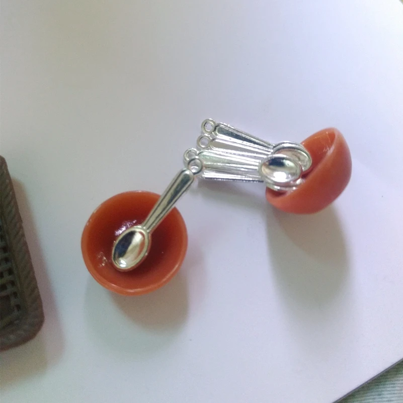 Tanduzi 50 шт. Серебряный кукольный домик ложка металлическая мини-ложки поделки из сплава DIY миниатюрная ложка поддельная еда ювелирные изделия Шарм шарик поиск