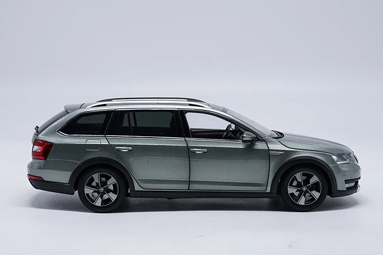 Оригинальная коробка 1:18 Высокая тщательно Skoda OCTAVIA Wagon сплава Модель автомобиля статические металлические модели автомобилей для Коллекционные вещи подарок