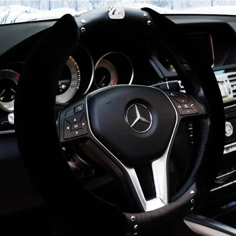 Black Автомобильные принадлежности зимние короткие плюшевые теплые ручки Набор Алмазные мужские и женские короны заклепки плюшевые крышки рулевого колеса - Название цвета: Black