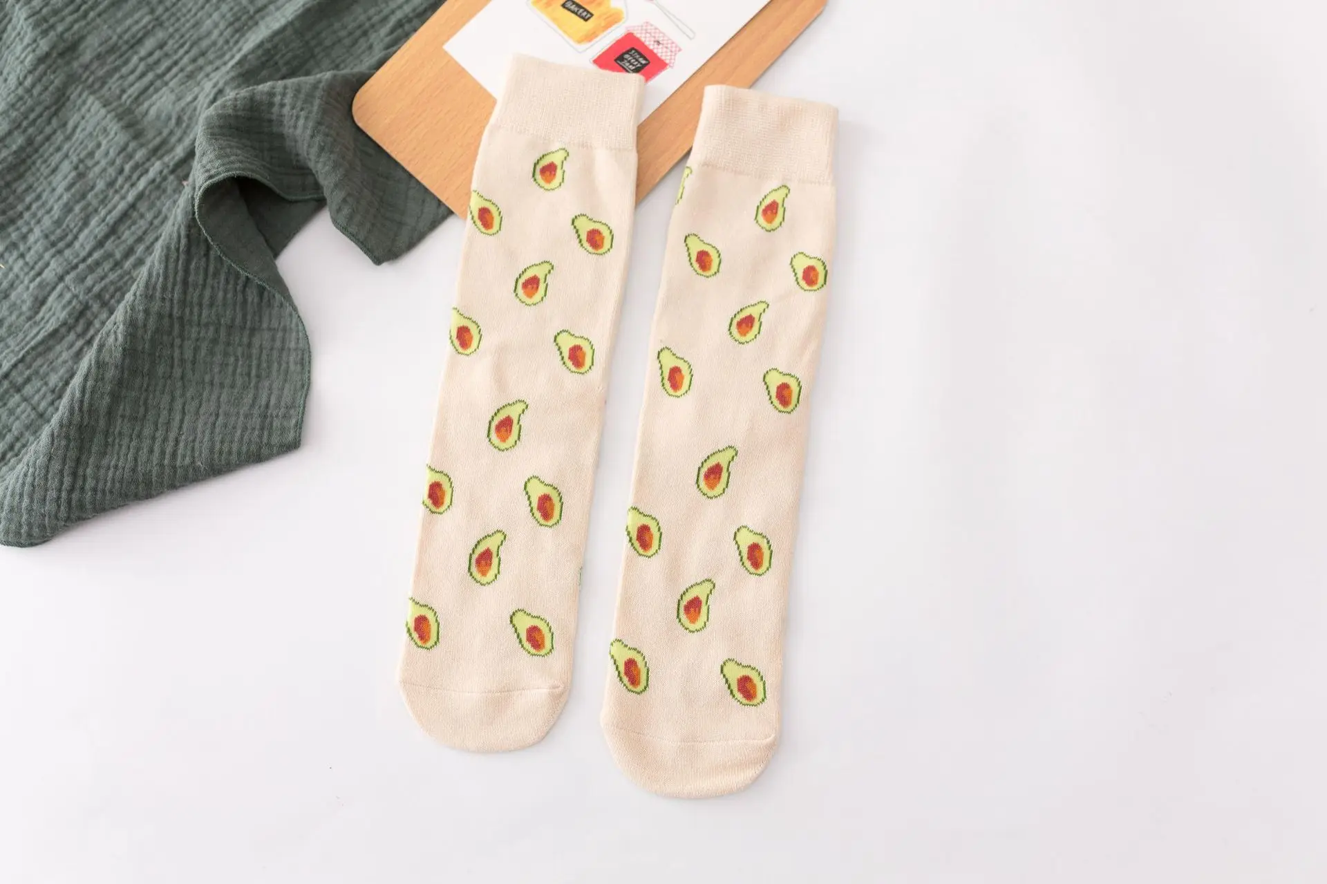 Женские носки, Забавные милые Мультяшные носки с фруктами, бананами, авокадо, лимоном, яйцом, печеньем, пончиками, едой, счастливым японским Харадзюку, скейтбордом