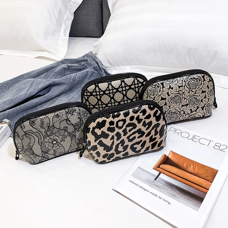 

2019 New Style Makeup Bag Bees Leopord Pattern Wash Bag Shell Patent Leather Change Dumpling Bag