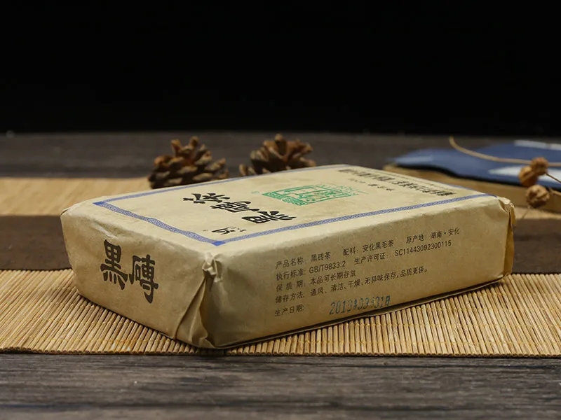 Баи Ша Си Темный чай черный кирпич 400 г древнее дерево здоровье аньхуа Темный чай