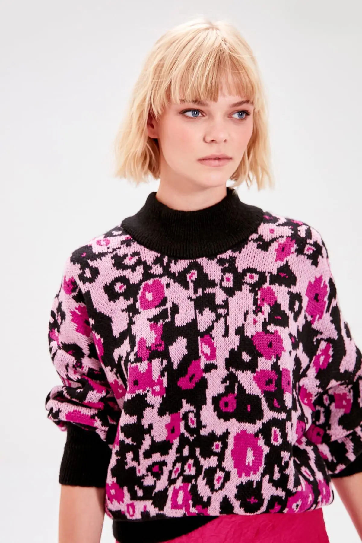 

Trendyol Black Pattern Knitwear Sweater TWOAW20FH0006