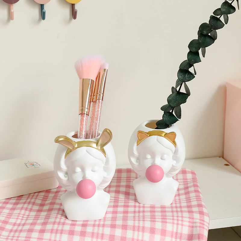 Cute Bubble Gum Girl Sculpture Makeup Brush Holder Pen Holder Nordic Home Decor 