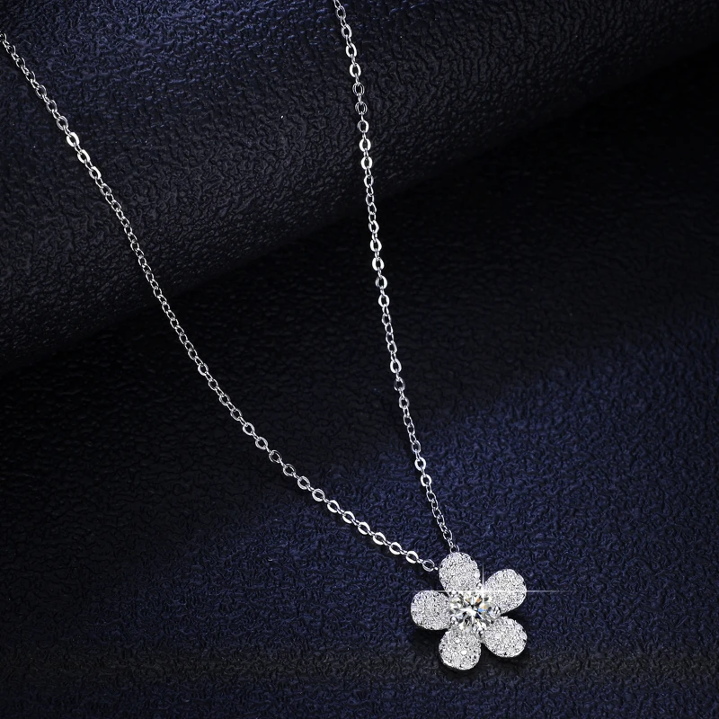 925 Sterling Silver Pendant 0.5 Carat Moissanite Necklace Women Fashion Flower Style Wedding Jewelry Free Bone Chain