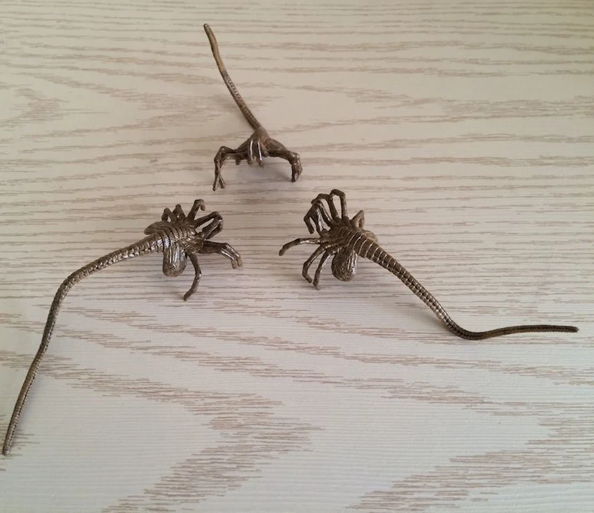 4" NECA Alien Cage-Free Contains 6 Eggs 3 Facehuggers Figure Model Collection No Box