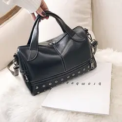 Женская сумка с заклепками 2019 модная новая сумка-мессенджер зимняя женская сумка на плечо большая Вместительная дорожная сумка для