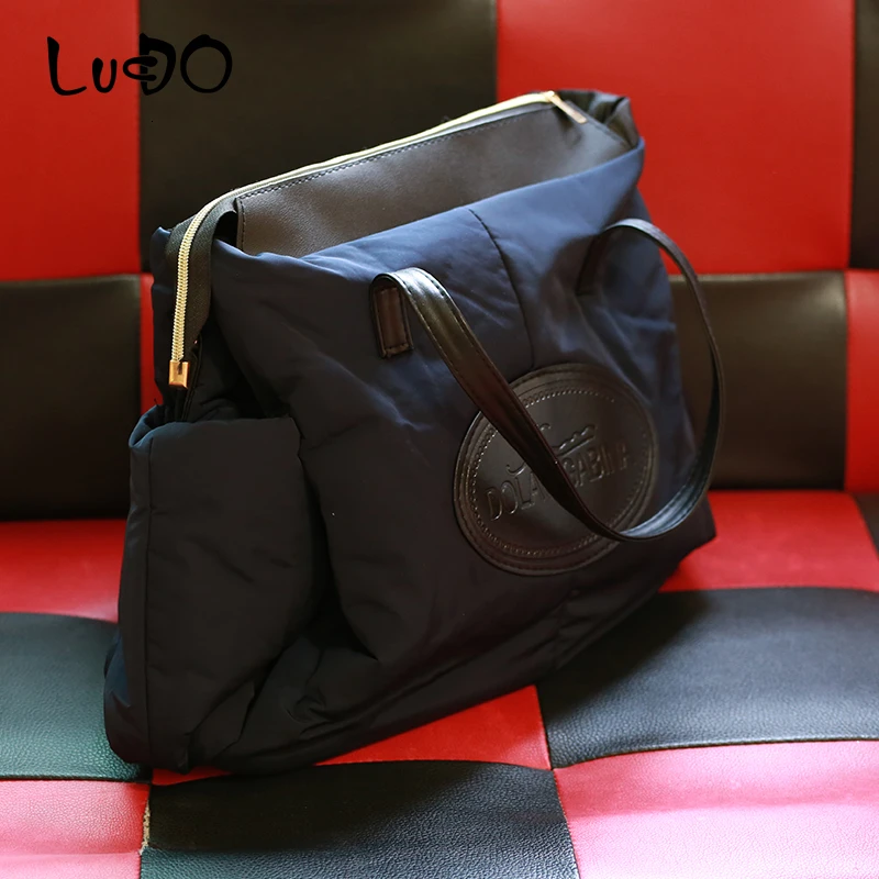 Koop 2019 Nieuwe Winter Vrouwen Handtassen Dames Warm Tote Tas Mode Ruimte Katoen Materiaal Grote Pakket Down Jas Zak Sac EEN belangrijkste Bolsa