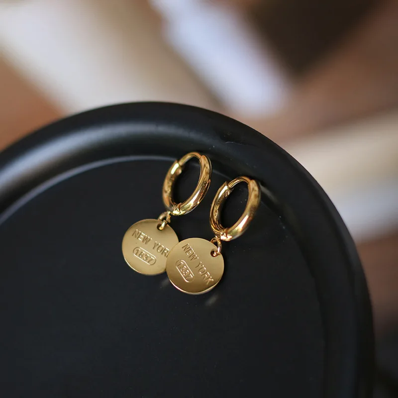 English Letter Disc Brand Earring Hoop 18k Gold Coin Exquisite Jewelry for Women Elegant Vintage Wind Anti-allergy wholesale | Украшения и
