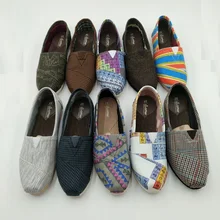 Женская обувь полосатая тряпичная обувь на плоской подошве одного обувь с открытым носком, большой светильник обувь без застежки Повседневная прогулочная обувь twm0214