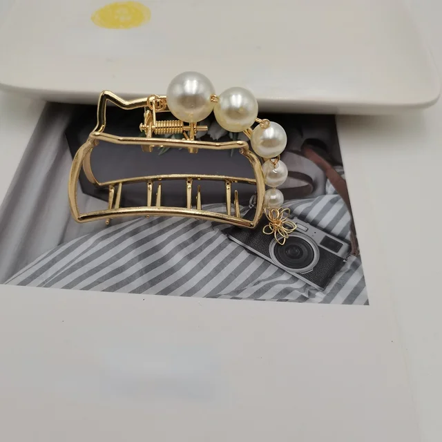 Bilandi 2021 New Metal Hair Claw Clips With Chain Tassel Glass Beads Butterfly Bow Dangle Hair Clips  For Women Hair Accessories hairpin-No 13
