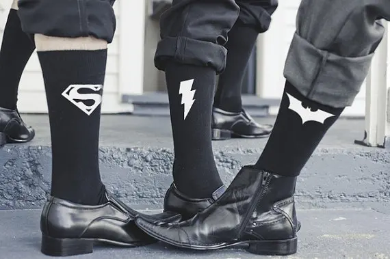Мужские модные черно-белые носки с логотипом супергероя, подарки хорошим друзьям, Harajuku, хлопковые носки, мужские уличные длинные носки