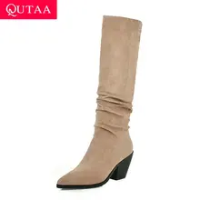 QUTAA/ г. Женские сапоги до колена зимние высокие сапоги из флока с острым носком женская обувь без застежки на высоком квадратном каблуке размер 34-43