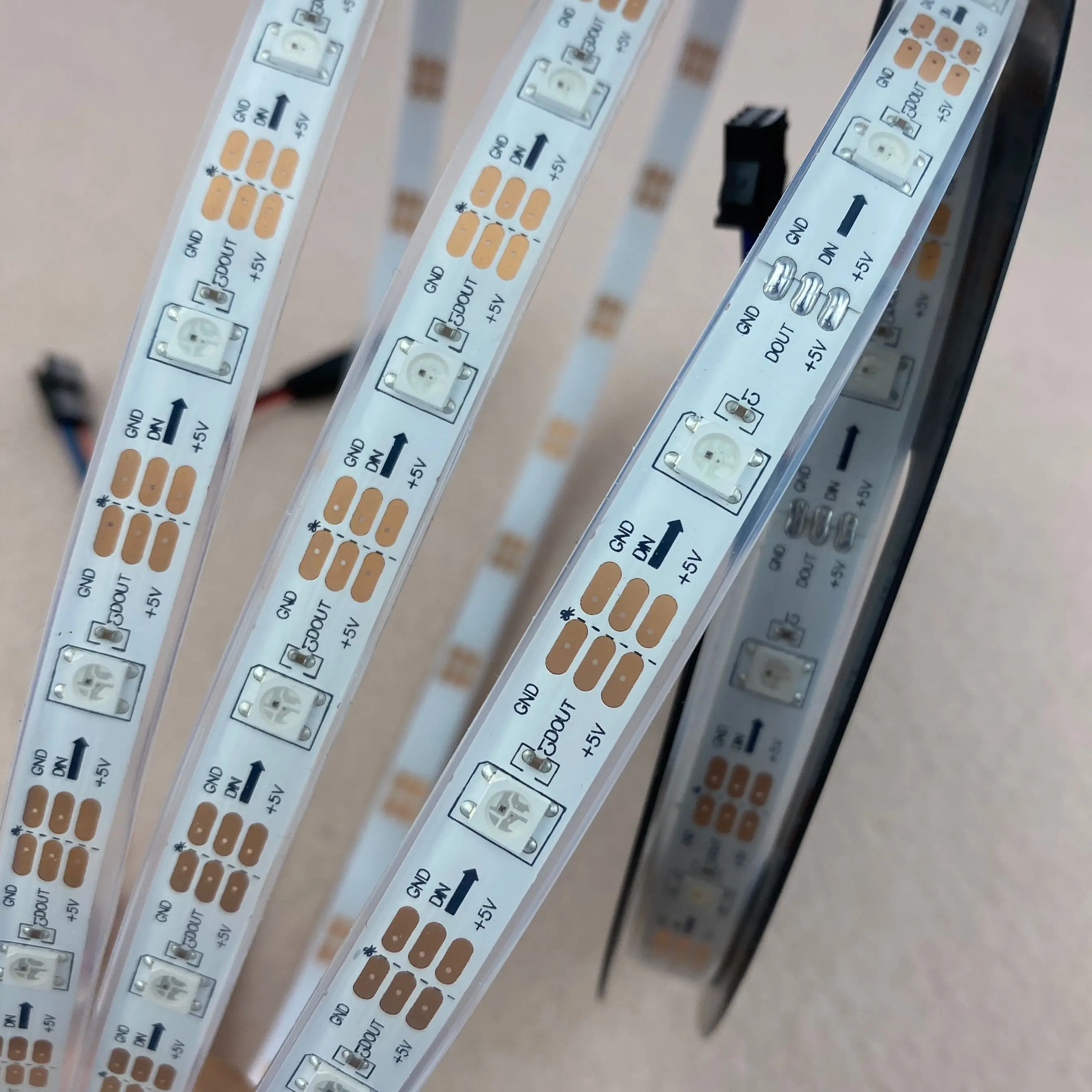 Светодиодная цифровая лента 5m DC5V IP65 WS2812B 30 шт. WS2812B/M с пикселями 36 Вт Белая