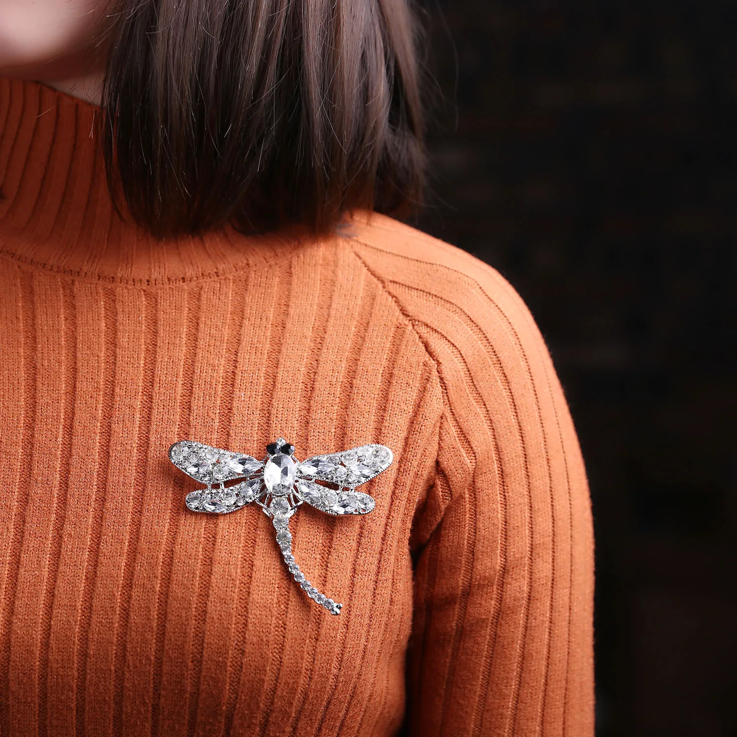 トンボのブローチ 女性のためのトンボの形をしたヴィンテージのブローチ,昆虫を