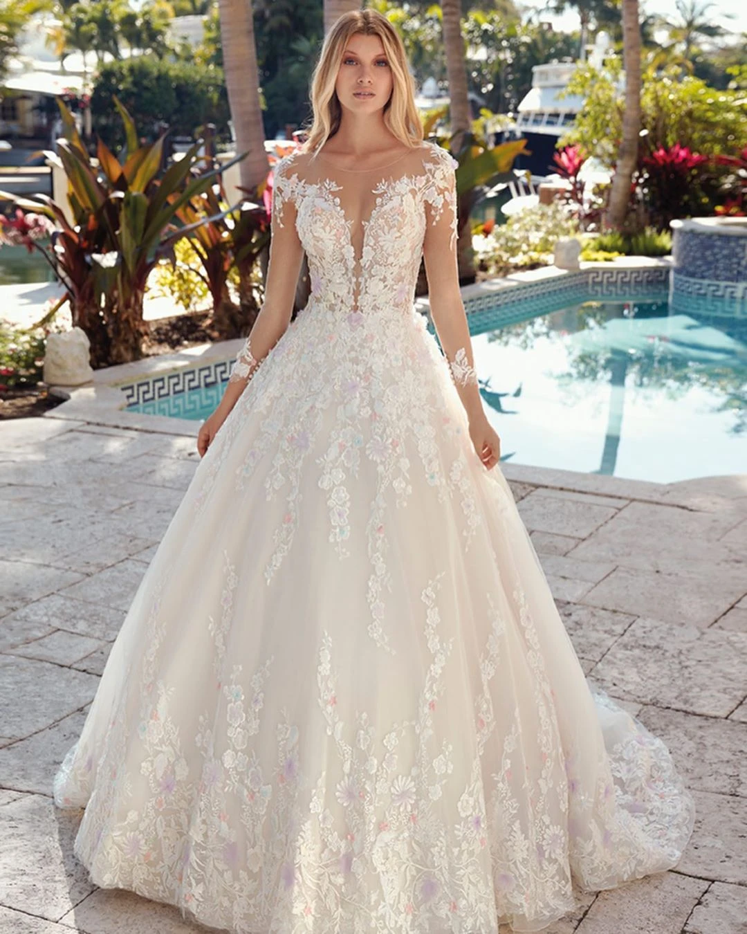 Vivian's Bridal, бохо, яркие цвета, 3d цветок, свадебное платье, сексуальная иллюзия, круглый вырез, длинный рукав, кружева, Аппликации, бохо, свадебное платье