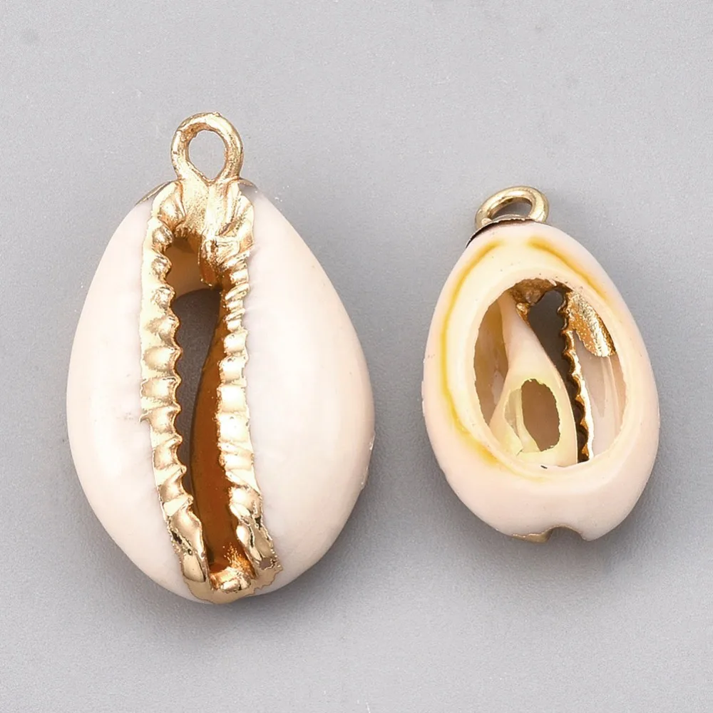 PandaHall 50 Stück Naturfarbene Kaurischnecken-Muschelanhänger mit Metallbeschlägen Muschel-Charms für Fußkettchen Armband Schmuckherstellung – Detail 2