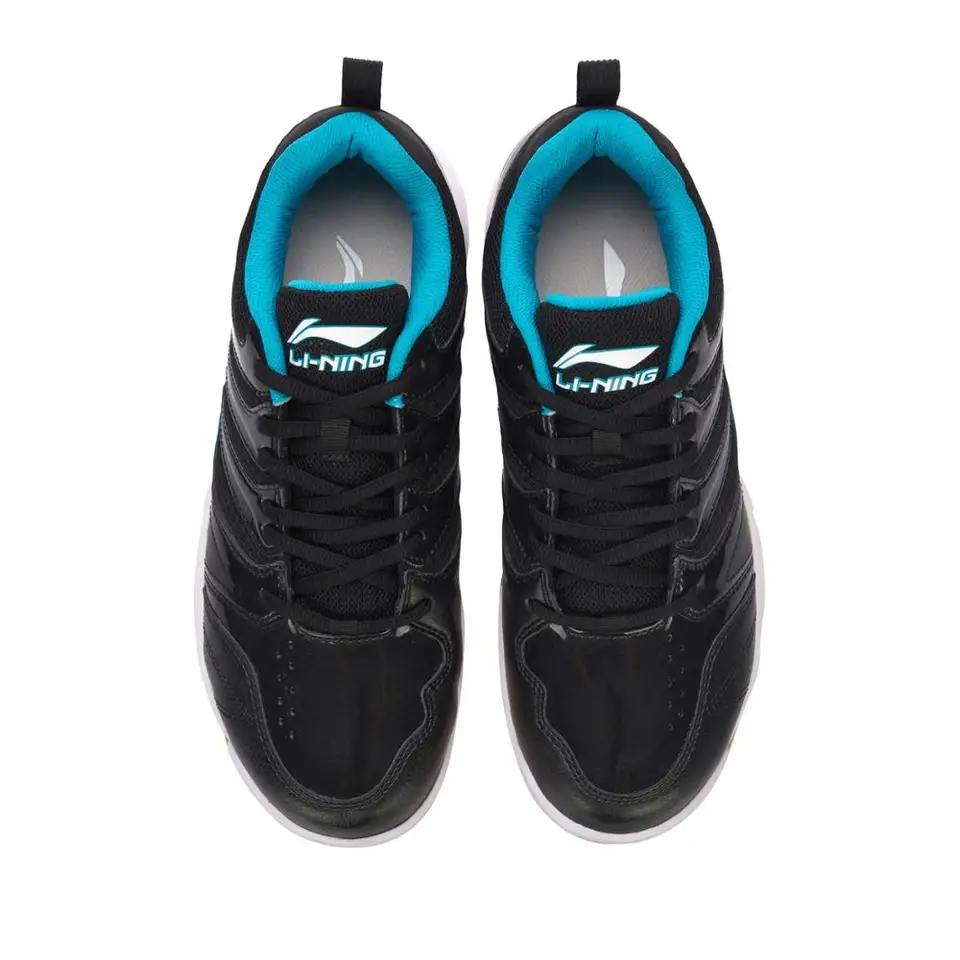 striker sports shoes