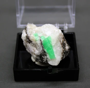 

100% Natural rare Emerald mineral specimen stones and crystals healing crystals quartz gemstones send box
