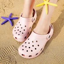 Летние повседневные сандалии; Мужская обувь; Новинка года; Мужские Пляжные шлепанцы; дышащая обувь на плоской подошве с перфорацией; массажный светильник; мужские сандалии; тапочки