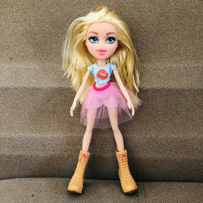 Оригинальные новые 23 см оригинальные модные фигурки BratzDoll спящие вечерние красные волосы YASMIN красивые MGAdoll лучший подарок для ребенка