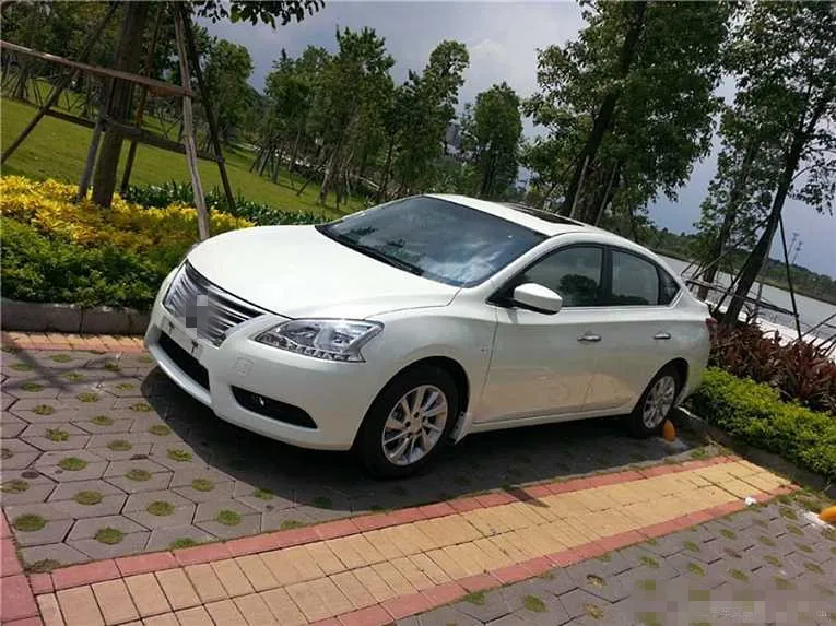 Для Nissan sylphy 2012 2013 передние фары прозрачные абажуры лампы оболочки маски фары крышка объектива фары - Цвет: Left and Right