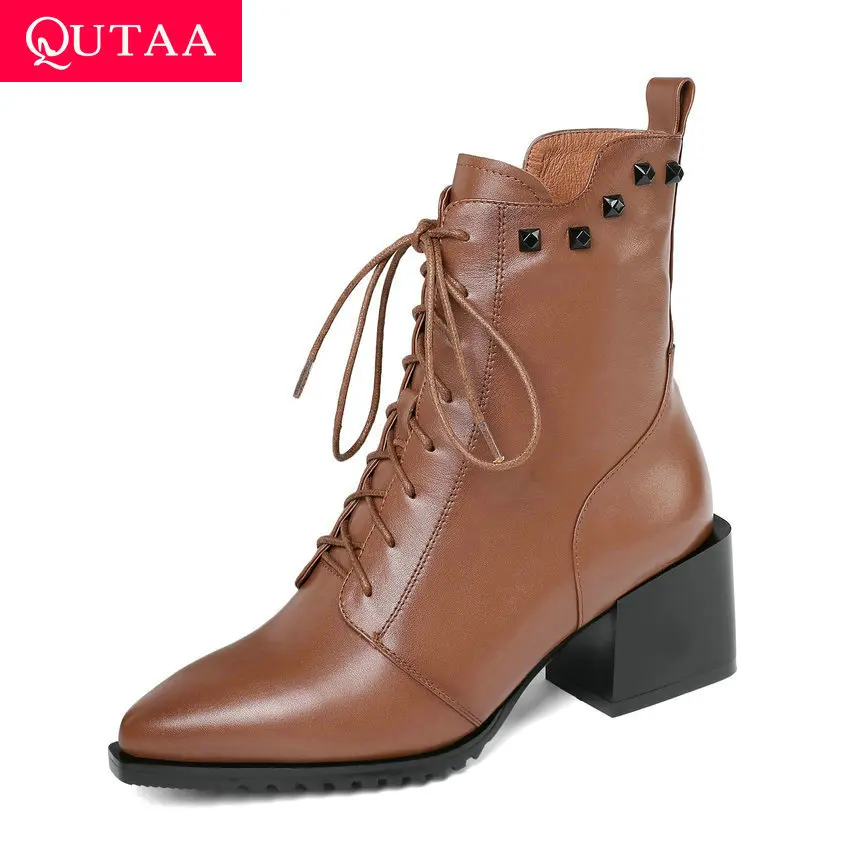 

QUTAA 2020 Women Ankle Boots Genuine Leather Comfort Women Shoes Fashion Rivet Pointed Toe Zipper Lace Up Short Boots Size 34-42